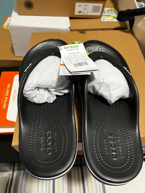 2 pairs of Men’s Adidas & Crocs Size 10 M/ 11.5 W Bundle NIB main image 8
